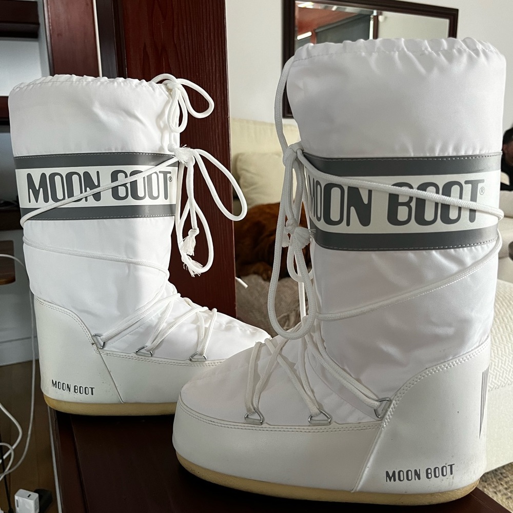 Moon Boots- white nylon